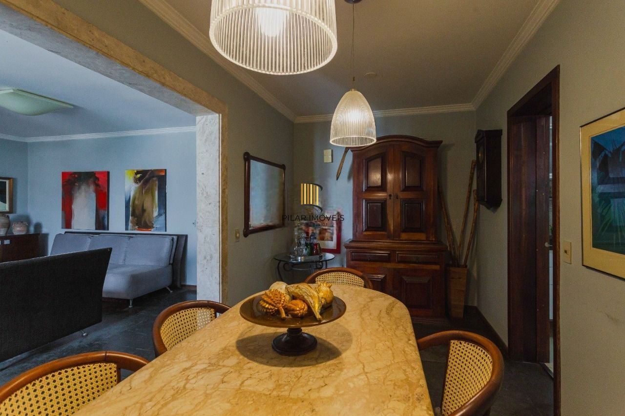 Apartamento com 116m², localizado no bairro Rio Branco em Porto Alegre/RS.