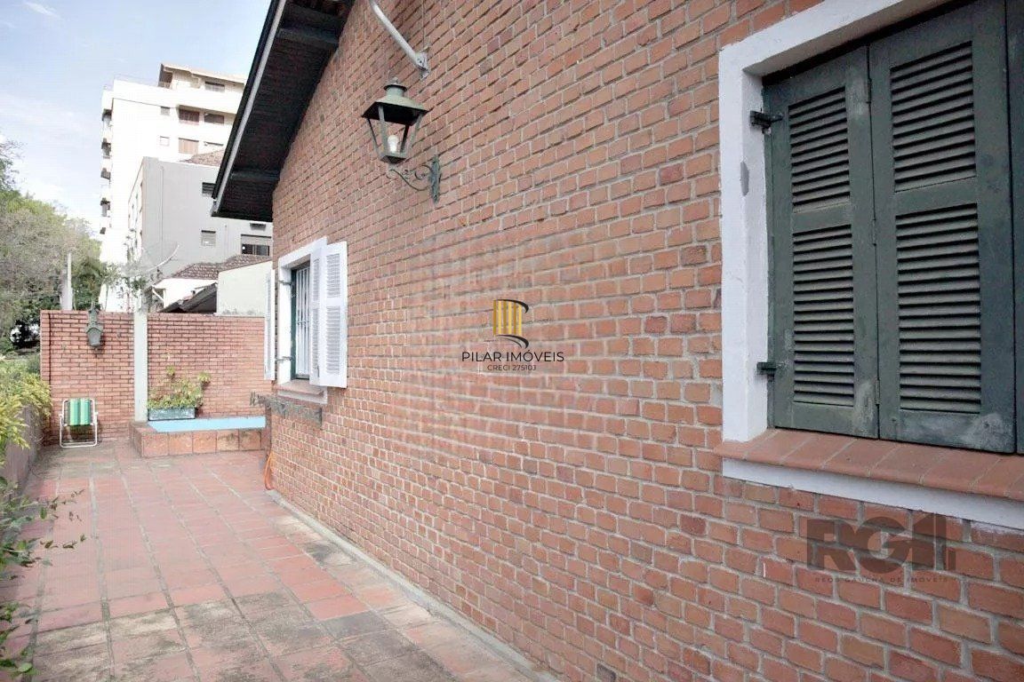 Casa 04 dormitórios, 01suíte, locação,234m² privativos, Petrópolis/Porto Alegre