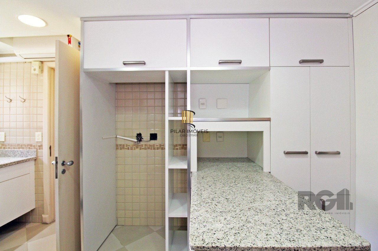 Apartamento com 4 suítes localizado no bairro Moinhos De Vento em Porto Alegre/RS.