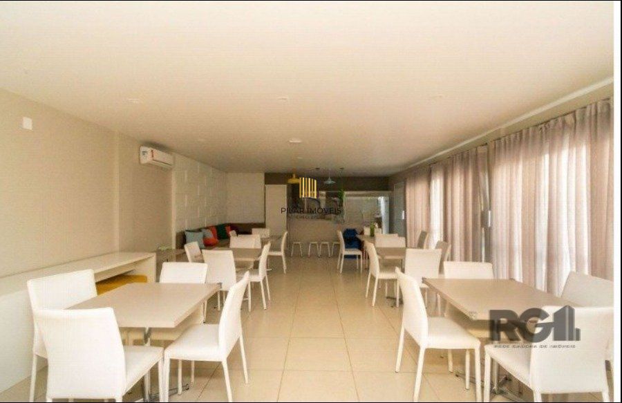 Apartamento com 75m² privativos, 3 dormitórios sendo 1 suíte, living dois ambientes,  imóvel arejado e iluminado.