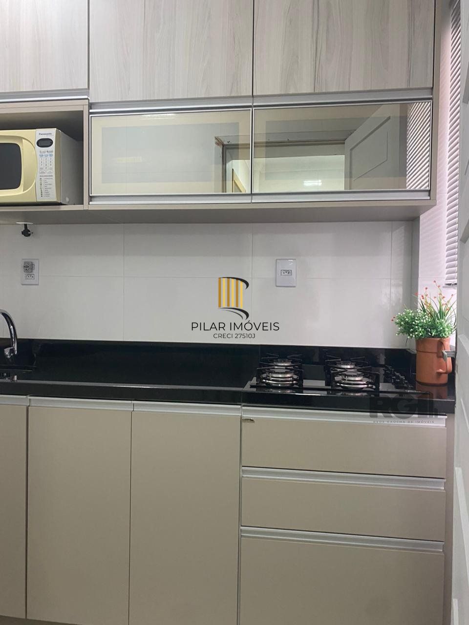 Vende-se apartamento impecável de 2 dormitórios