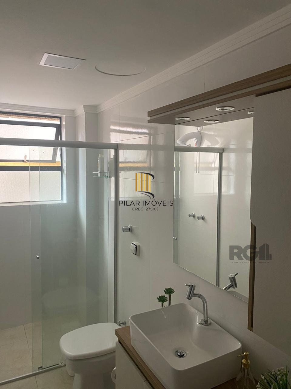 Vende-se apartamento impecável de 2 dormitórios