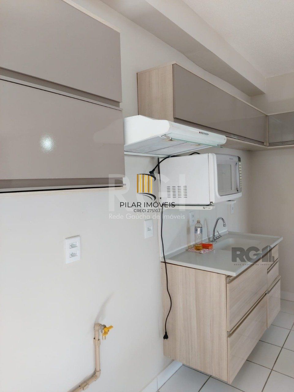 Apartamento com 01 dormitório, sala, cozinha, banheiro social, bem arejado,  ótima localização, próximo a UNIVERSIDADE DA FAPA.