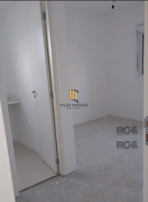 Apartamento com 75m² privativos, 3 dormitórios sendo 1 suíte, living dois ambientes,  imóvel arejado e iluminado.