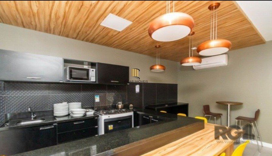Apartamento com 75m² privativos, 3 dormitórios sendo 1 suíte, living dois ambientes,  imóvel arejado e iluminado.