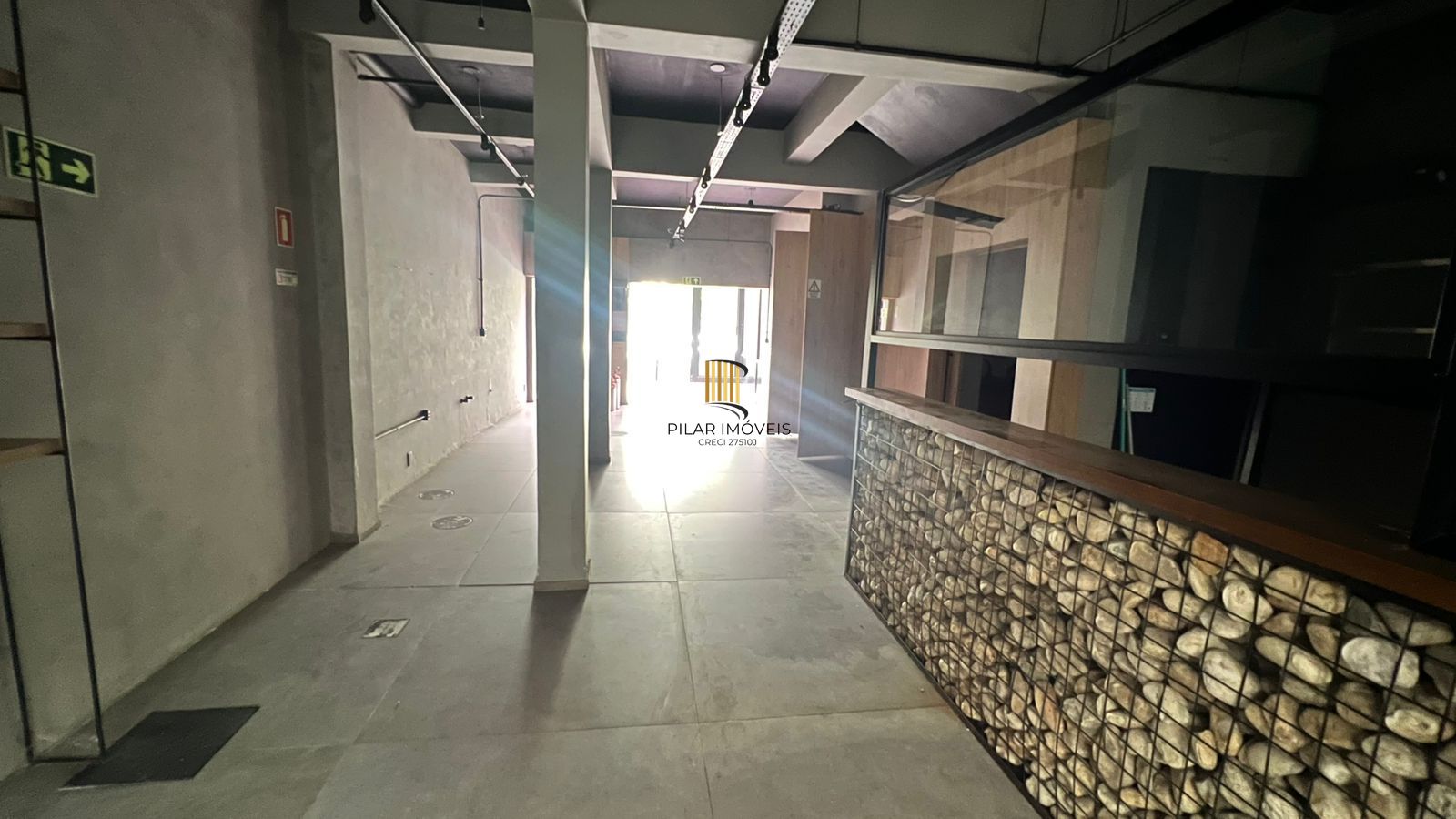 Loja com 90m², localizada no bairro Auxiliadora em Porto Alegre/RS.