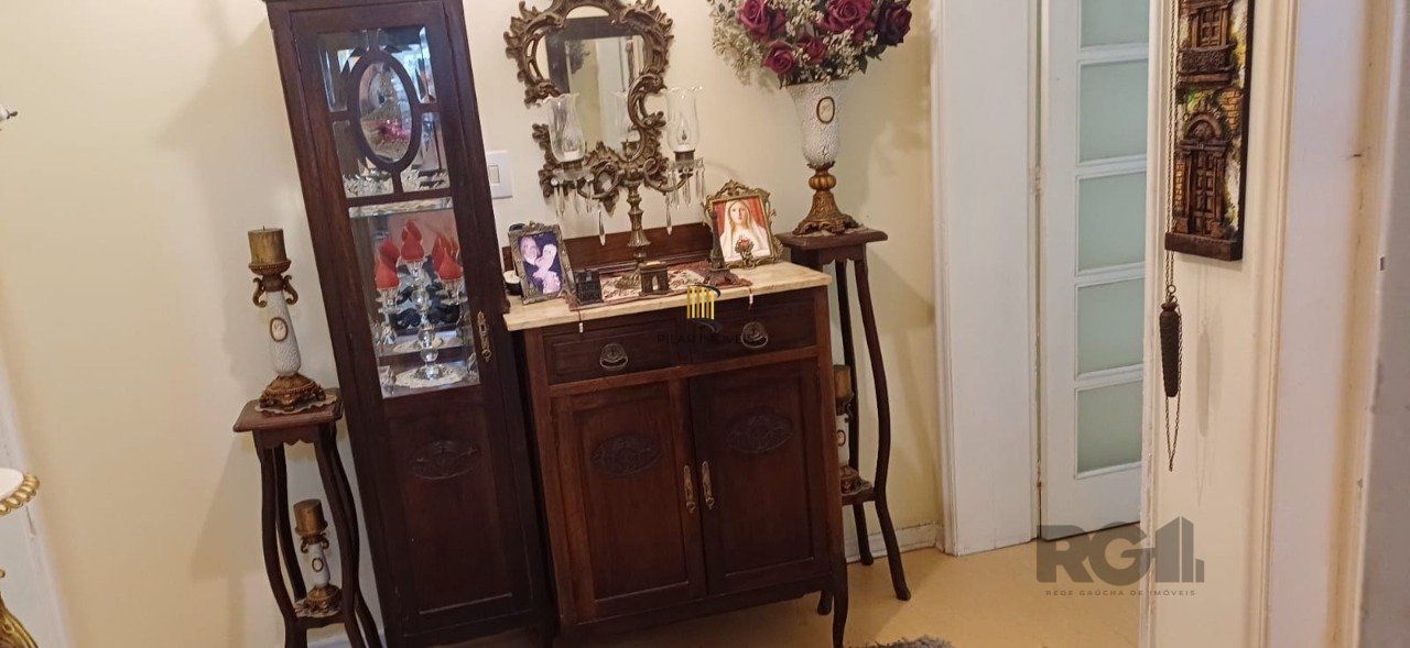 Apartamento de 3 quartos, localizado no bairro Petrópolis em Porto Alegre/RS. 