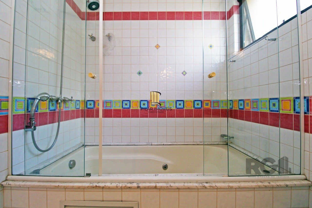 Apartamento com 4 suítes localizado no bairro Moinhos De Vento em Porto Alegre/RS.