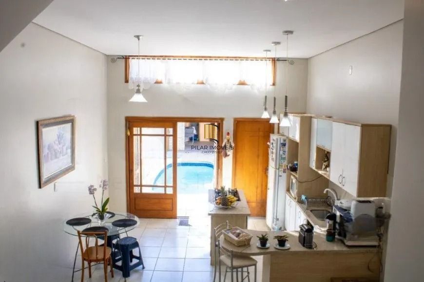 Casa com 111m², localizado no bairro Partenon em Porto Alegre/RS.