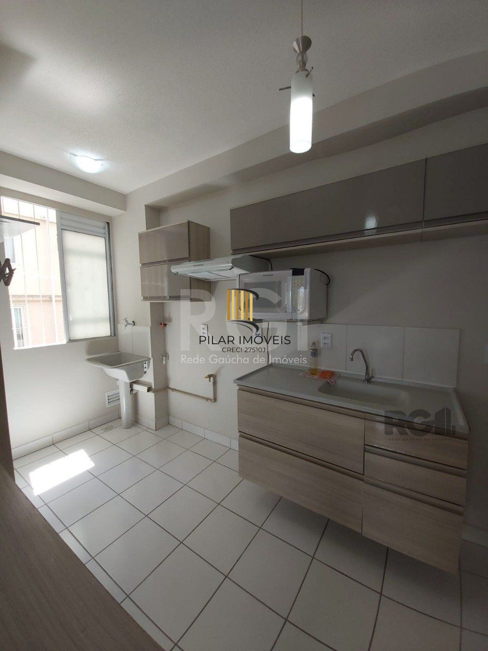 Apartamento com 01 dormitório, sala, cozinha, banheiro social, bem arejado,  ótima localização, próximo a UNIVERSIDADE DA FAPA.