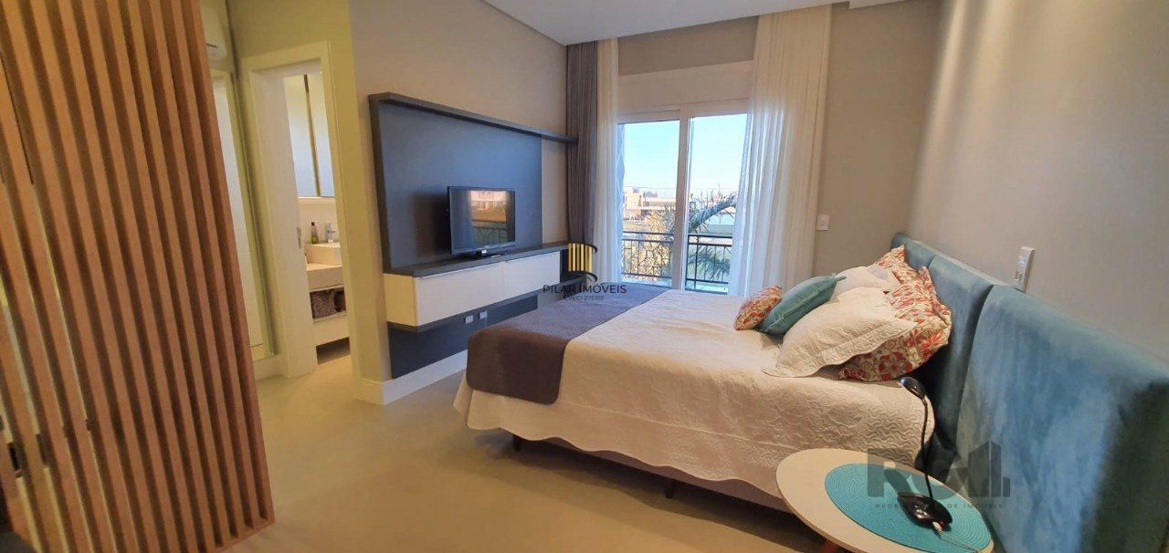 Casa em condomínio fechado de luxo a beira-mar, no centro de Capão da Canoa/RS.