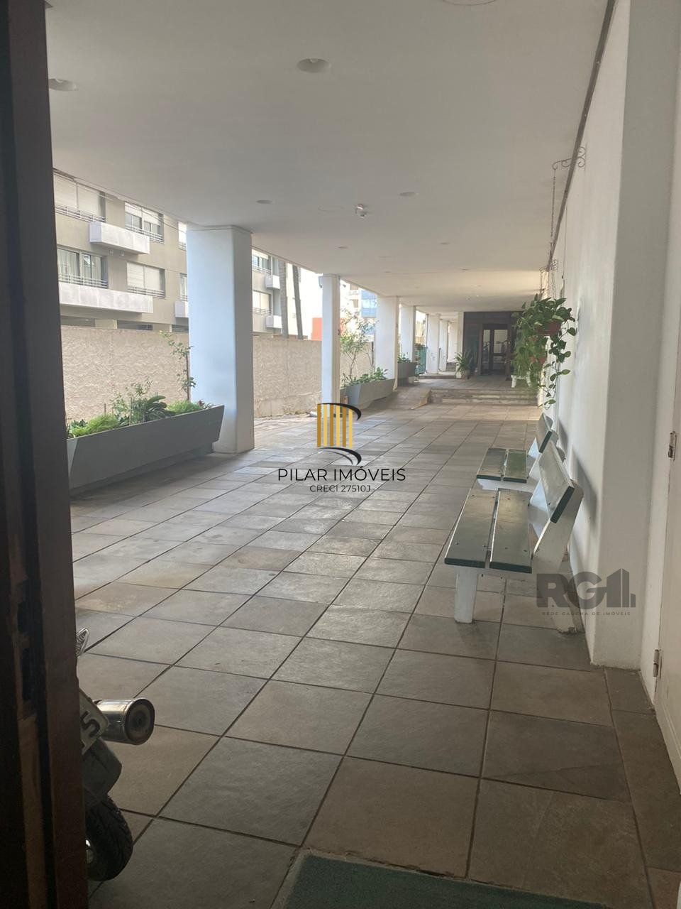 Vende-se apartamento impecável de 2 dormitórios