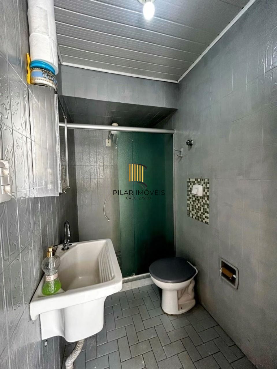 Casa com 170m², localizada no bairro Vila Ipiranga em Porto Alegre/RS.
