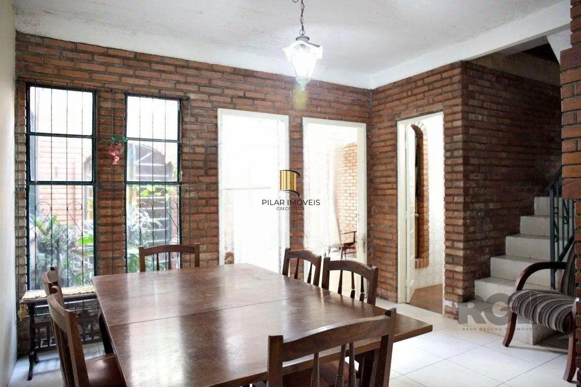 Casa 04 dormitórios, 01suíte, locação,234m² privativos, Petrópolis/Porto Alegre