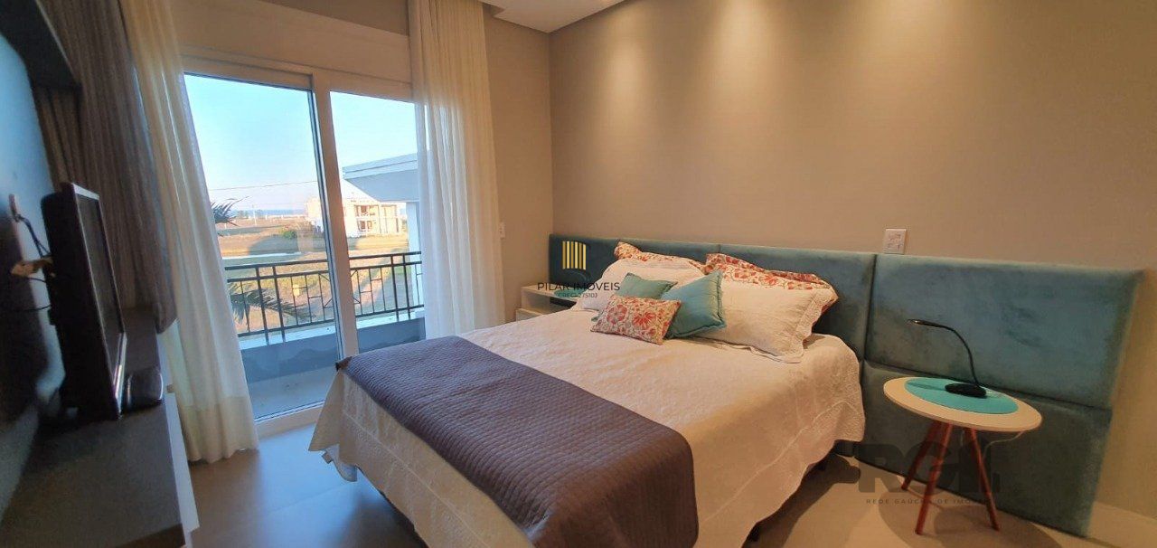 Casa em condomínio fechado de luxo a beira-mar, no centro de Capão da Canoa/RS.