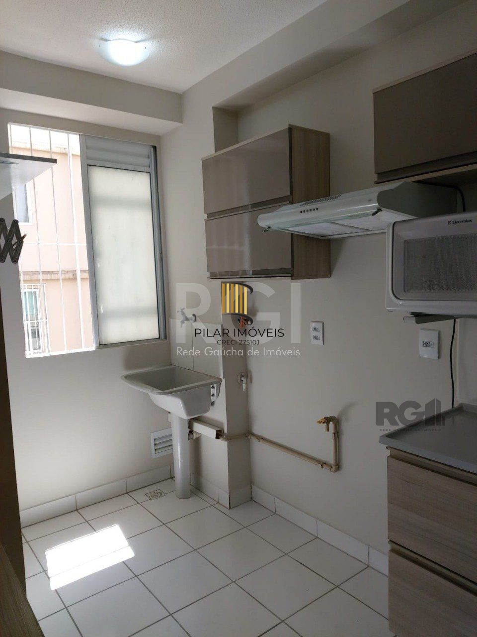 Apartamento com 01 dormitório, sala, cozinha, banheiro social, bem arejado,  ótima localização, próximo a UNIVERSIDADE DA FAPA.
