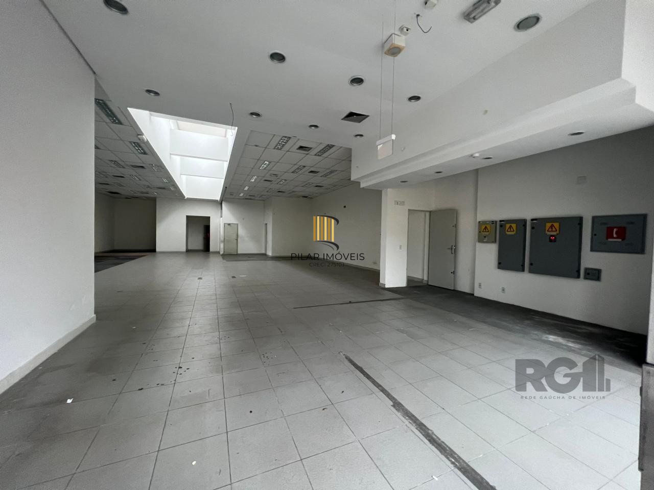 Loja para Venda - 450m², 0 dormitórios, 1 vaga - Petrópolis