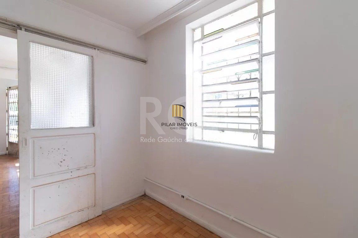 Vende casa 03 dormitórios, 275,22 m², bairro Azenha/Porto Alegre
