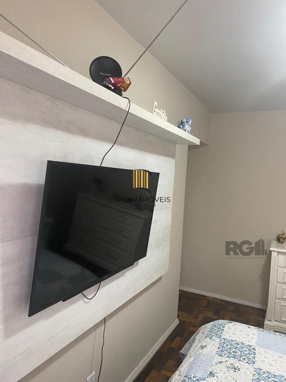 Vende-se apartamento impecável de 2 dormitórios