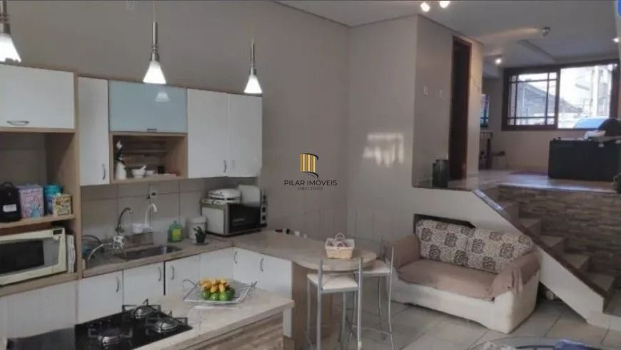 Casa com 111m², localizado no bairro Partenon em Porto Alegre/RS.