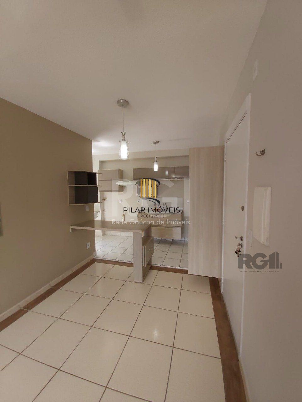 Apartamento com 01 dormitório, sala, cozinha, banheiro social, bem arejado,  ótima localização, próximo a UNIVERSIDADE DA FAPA.