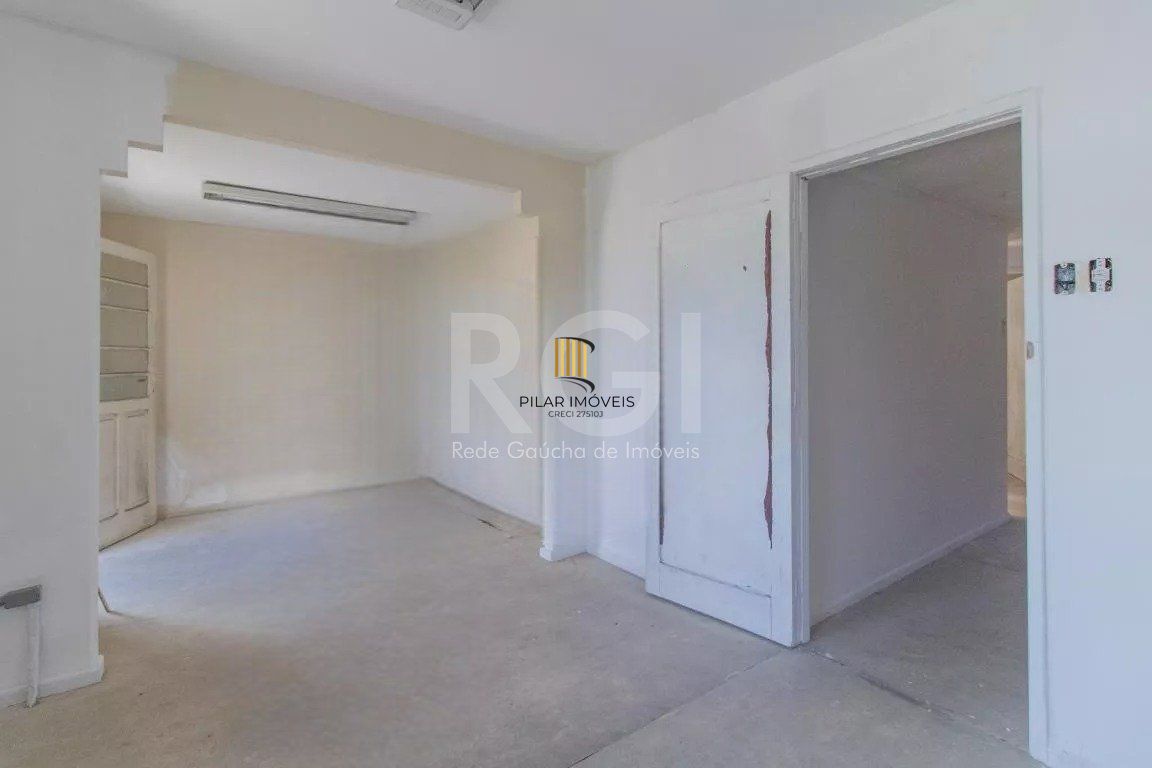 Vende casa 03 dormitórios, 275,22 m², bairro Azenha/Porto Alegre