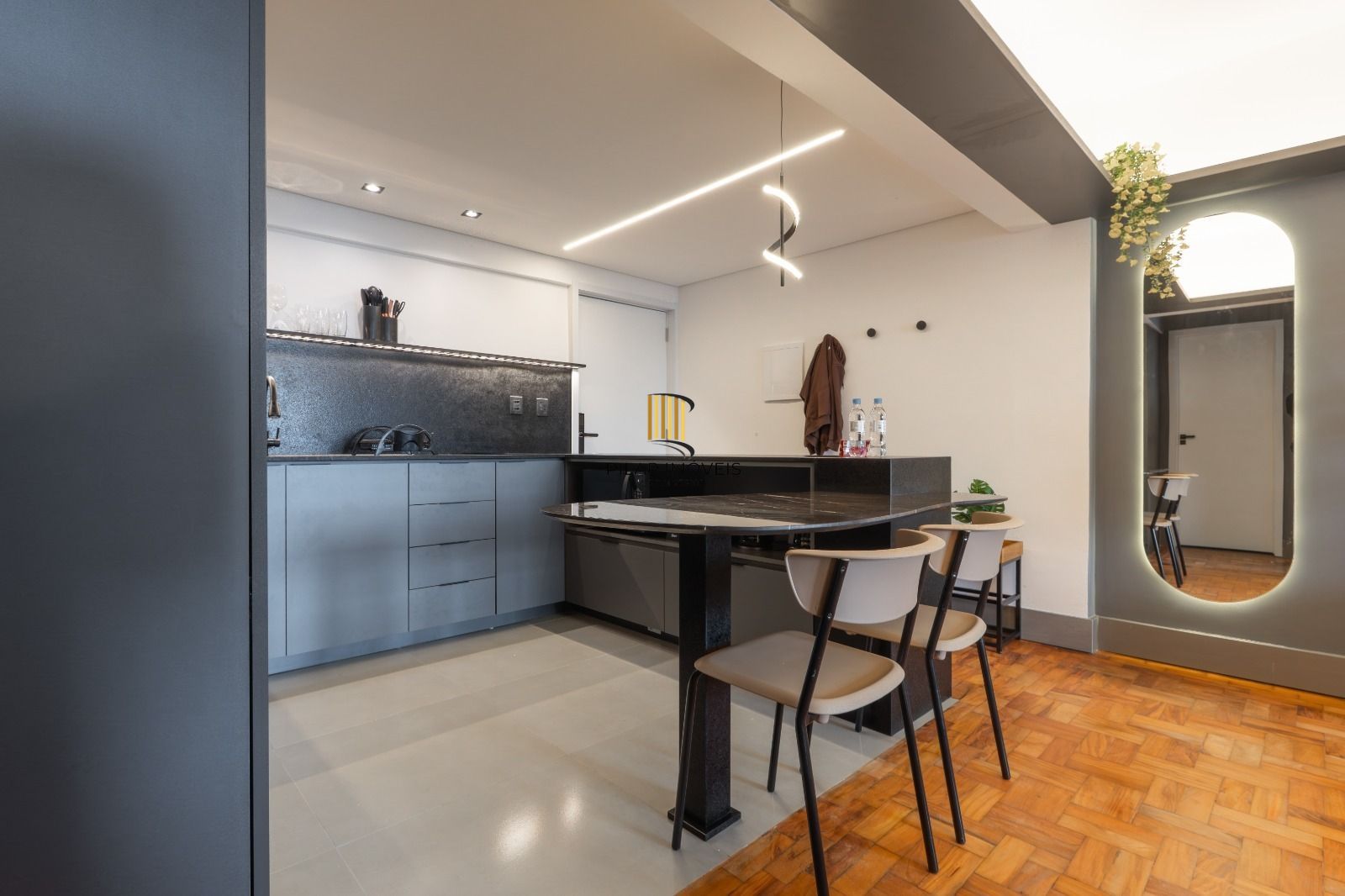 Apartamento com 56m², localizado no bairro Centro Histórico em Porto Alegre/RS.