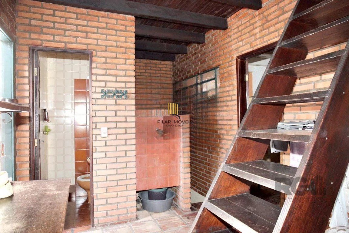 Casa 04 dormitórios, 01suíte, locação,234m² privativos, Petrópolis/Porto Alegre