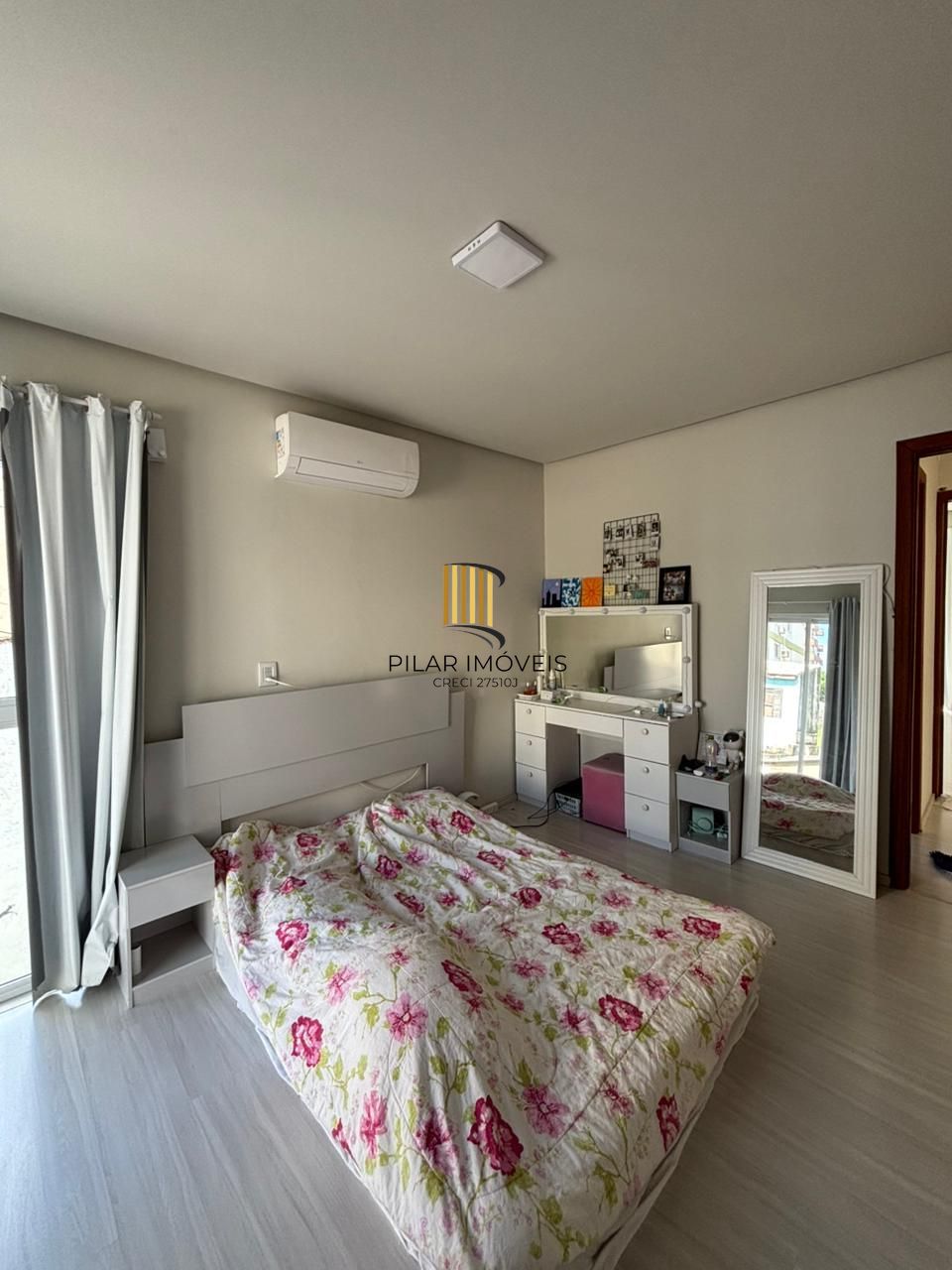 Casa com 177m², localizado no bairro Azenha em Porto Alegre/RS.