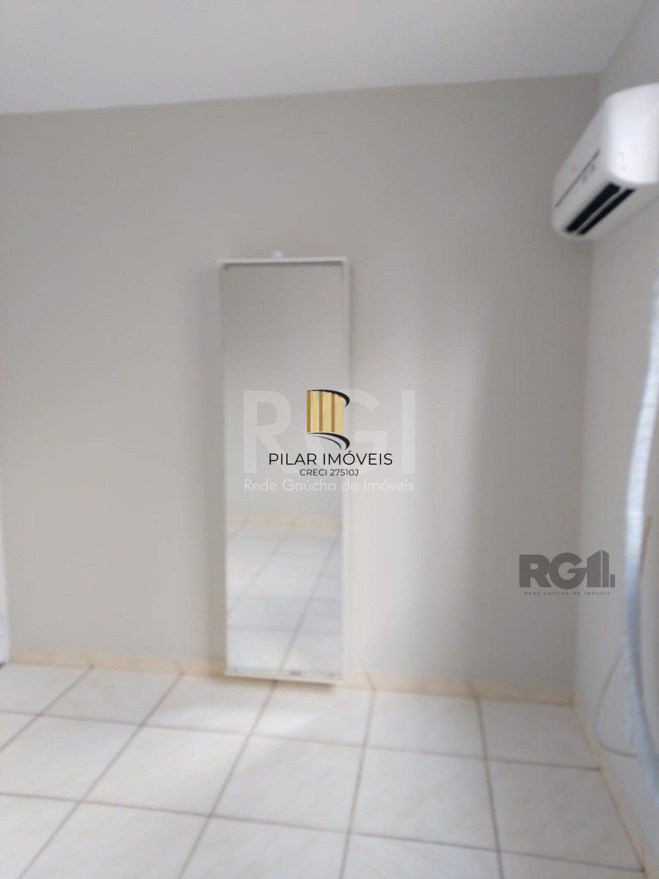 Apartamento com 01 dormitório, sala, cozinha, banheiro social, bem arejado,  ótima localização, próximo a UNIVERSIDADE DA FAPA.