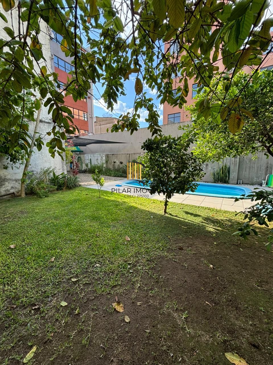 Casa com 177m², localizado no bairro Azenha em Porto Alegre/RS.