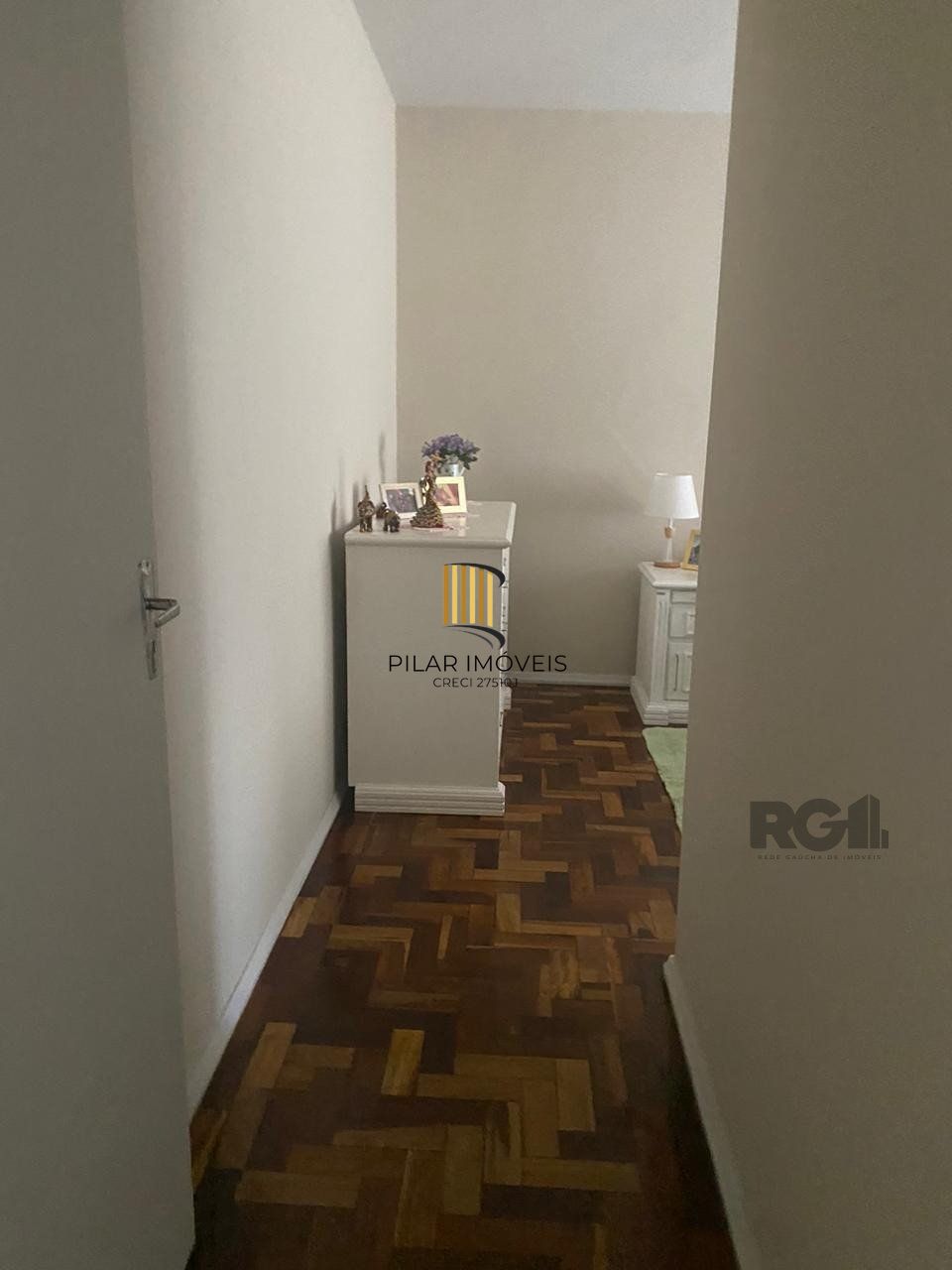 Vende-se apartamento impecável de 2 dormitórios