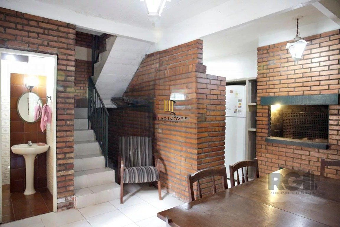 Casa 04 dormitórios, 01suíte, locação,234m² privativos, Petrópolis/Porto Alegre