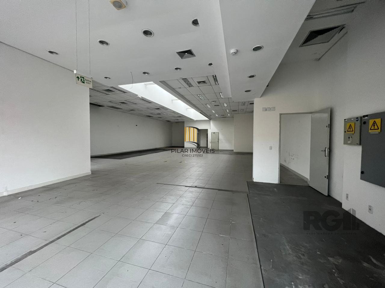 Loja para Venda - 450m², 0 dormitórios, 1 vaga - Petrópolis