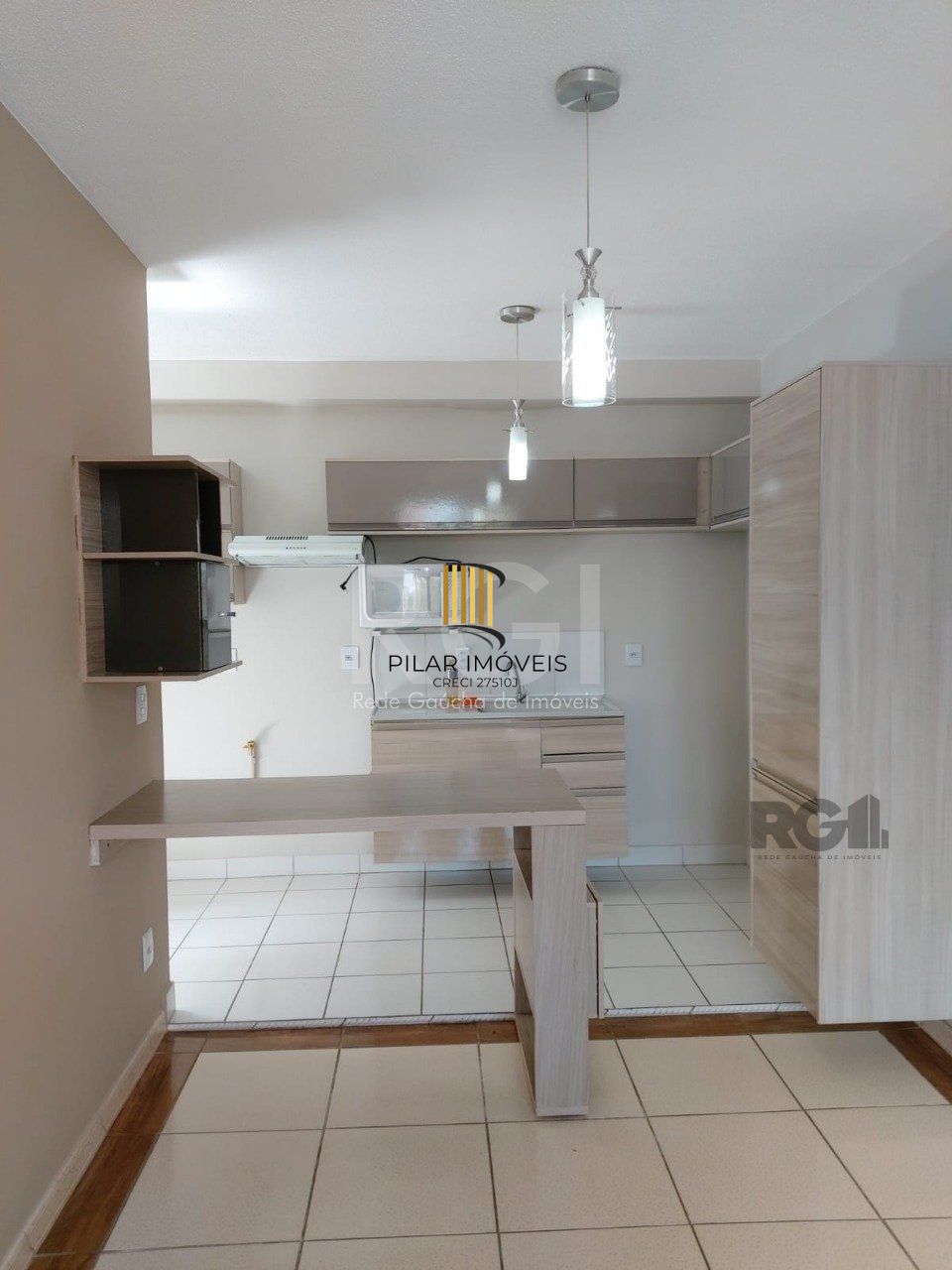 Apartamento com 01 dormitório, sala, cozinha, banheiro social, bem arejado,  ótima localização, próximo a UNIVERSIDADE DA FAPA.