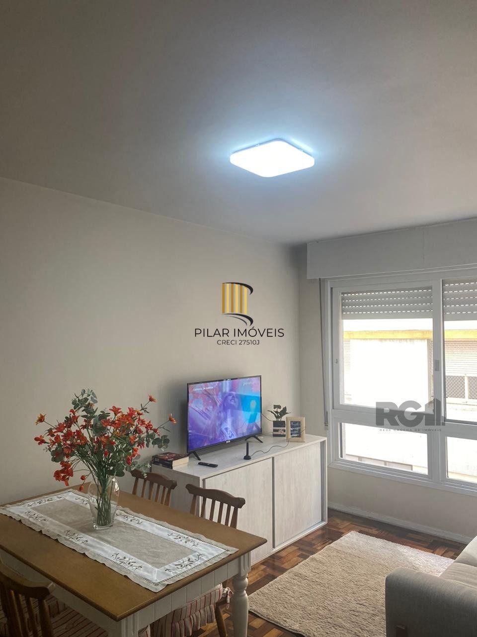 Vende-se apartamento impecável de 2 dormitórios