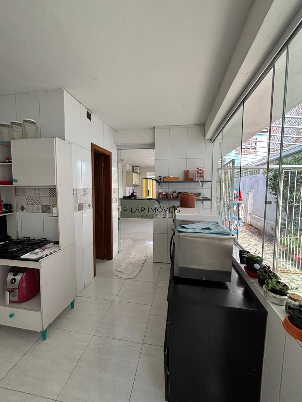 Casa com 177m², localizado no bairro Azenha em Porto Alegre/RS.