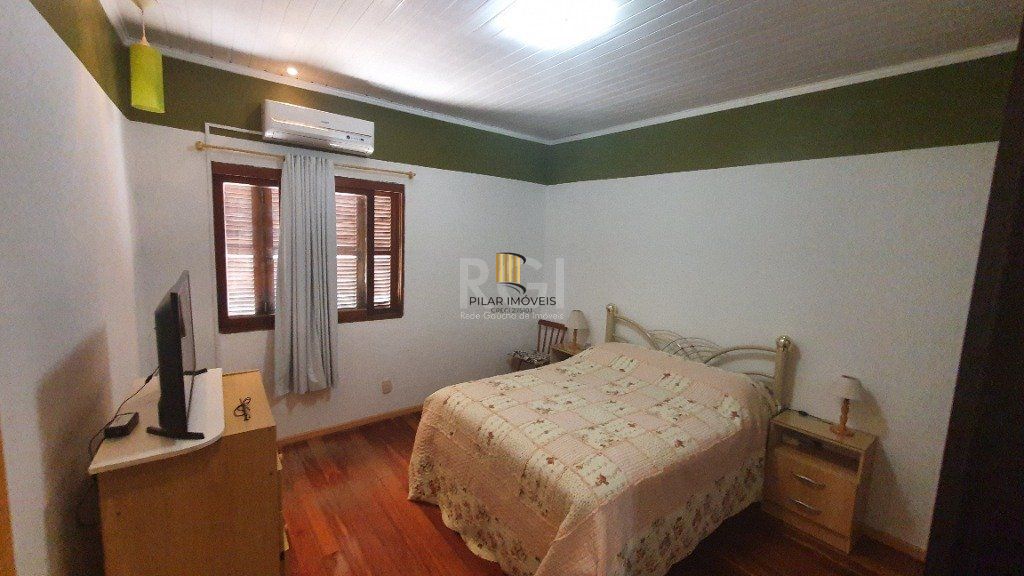 Casa para Venda - 290m², 4 dormitórios, sendo 2 suites, 2 vagas - Cascata