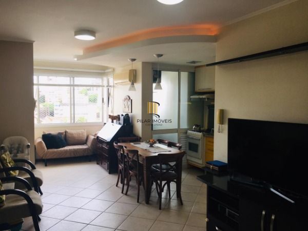 Apartamento com 02 dormitórios, 02 vagas de garagem no Bairro Floresta