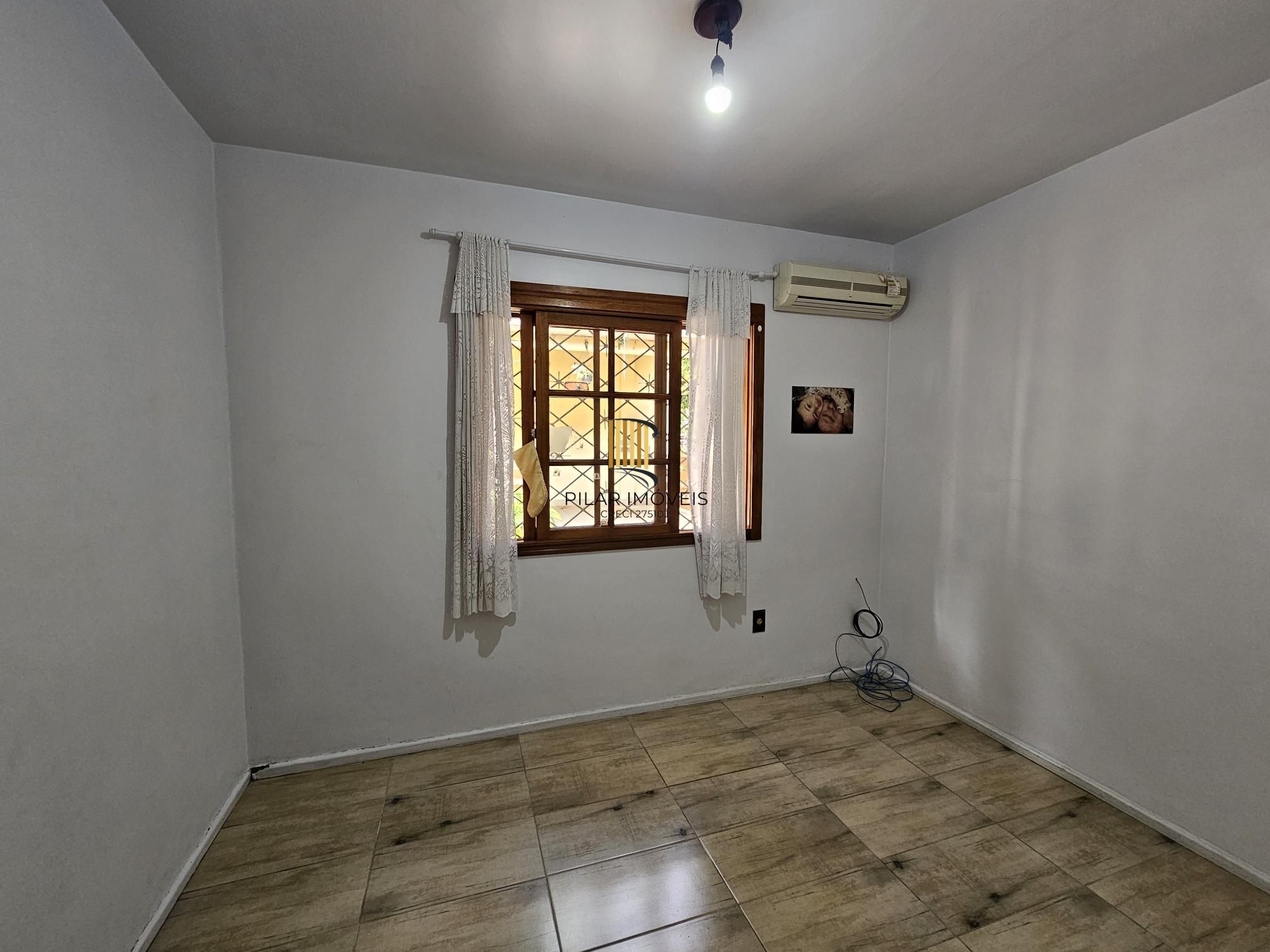 CASA COM 04 DORMITÓRIOS EM TERRENO DE QUASE 500M2