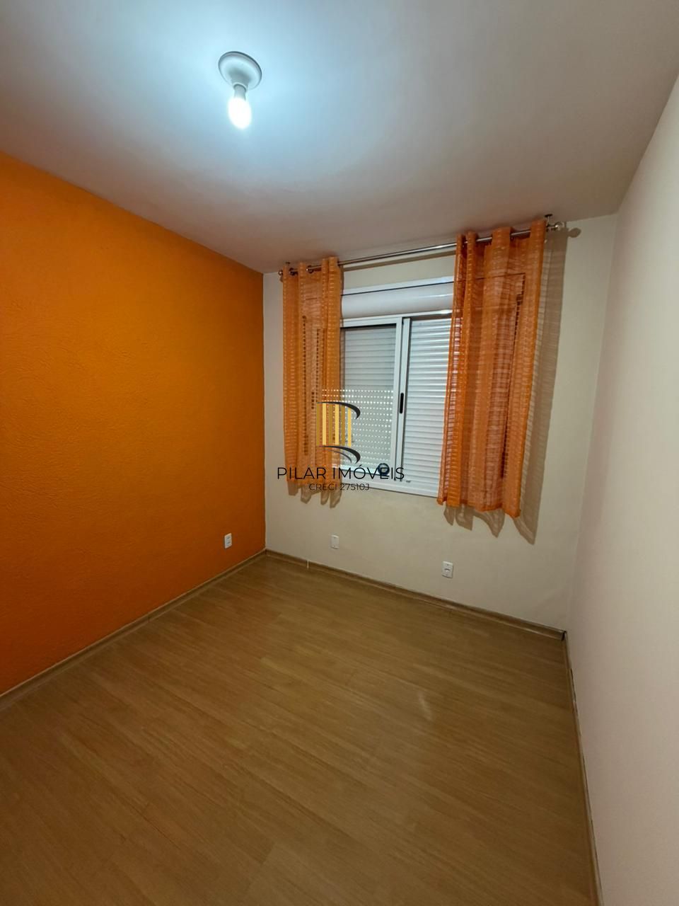 Apartamento 2 dormitórios, 1 vaga coberta no Bairro Teresópolis.