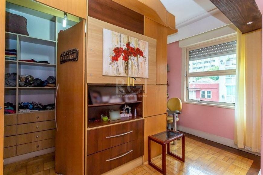 Apartamento 148m² - semi mobiliado, 2 dormitórios, 1 suíte e 1 vaga de garagem no bairro Bom Fim