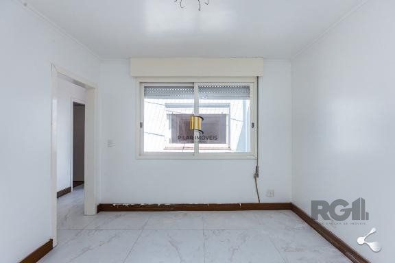 Casa 03 quartos, 02 vagas,próxima à Assis Brasil e Sertório.
