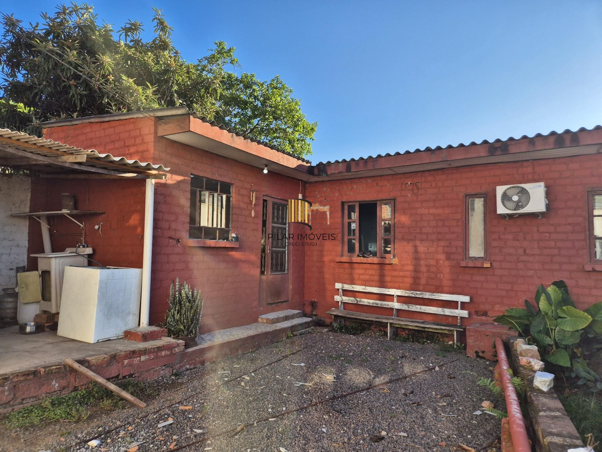 Casa com amplo jardim