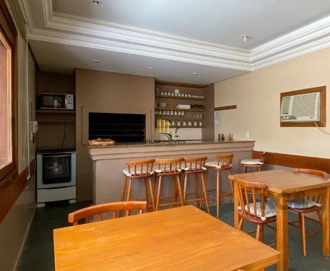 APARTAMENTO - 2 DORM . 1 VAGA - 58,00 m² - MENINO DEUS