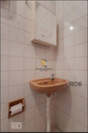 Casa com 04 dormitórios no Bairro Chacara das Pedras Porto Alegre
