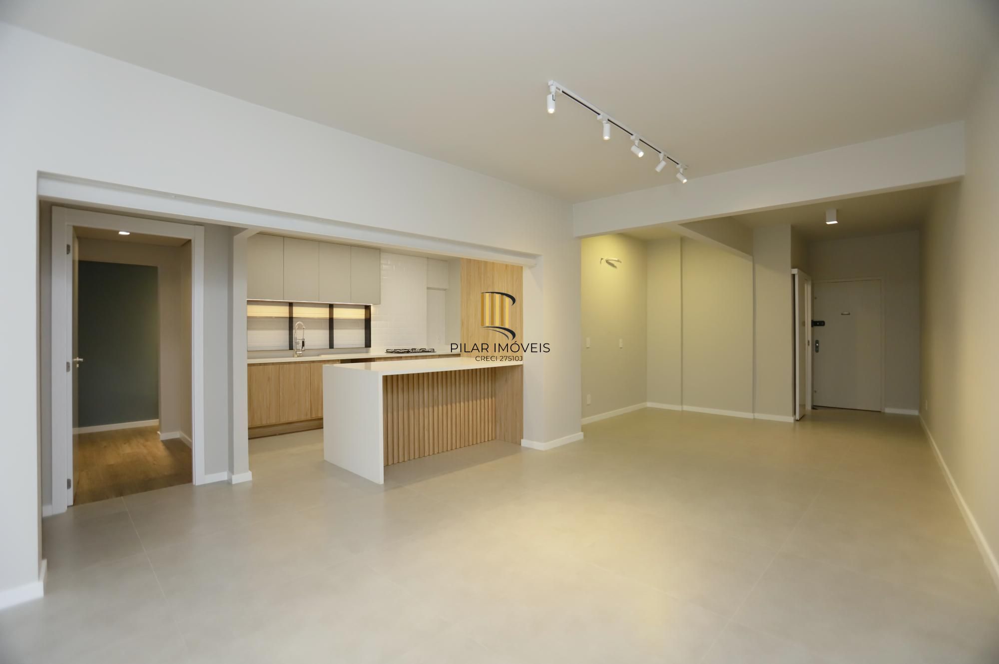 Apartamento 03 dormitórios revitalizado no Moinhos de Vento em Porto Alegre.