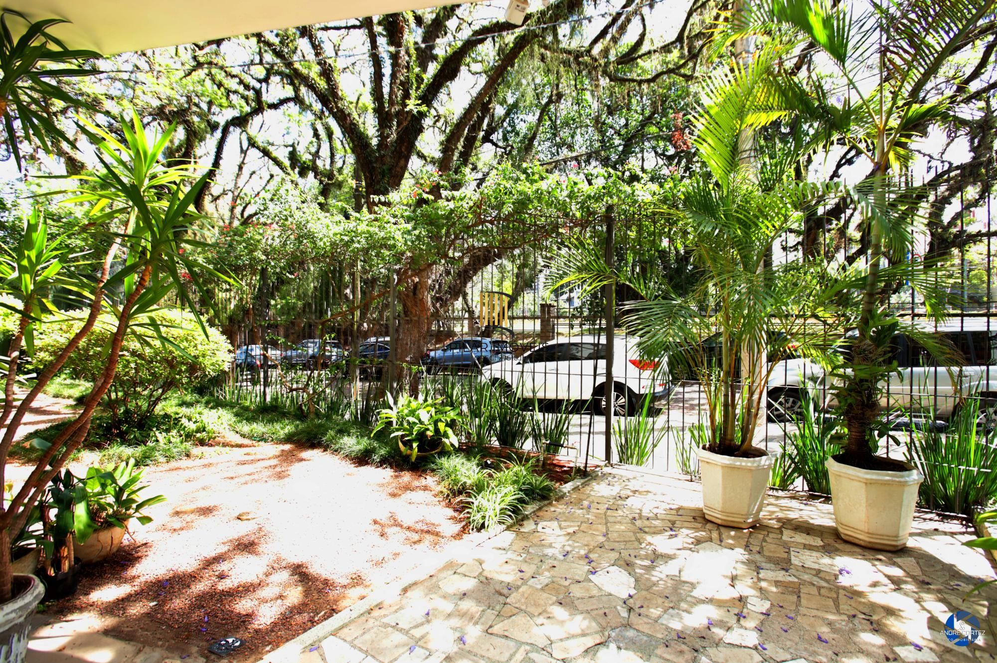 No Moinhos de Vento 03 dormitórios com 01 vaga