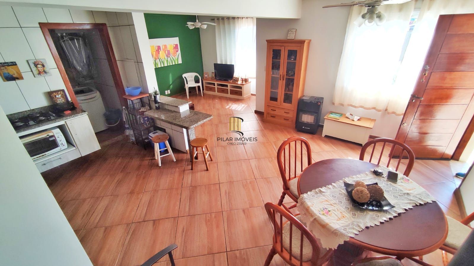 3 Dormitórios, sendo 1 Suíte Master •	Living com Dois Ambientes – no Bairro Alto Petrópolis – Amplo Terreno.