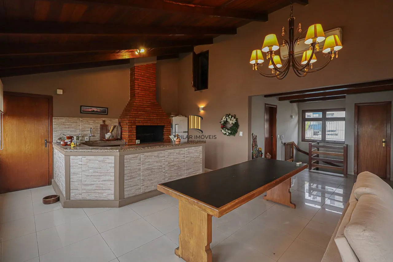 Apartamento cobertura de 03 dormitórios com opção de 05, 03 garagens. Bairro Higienópolis